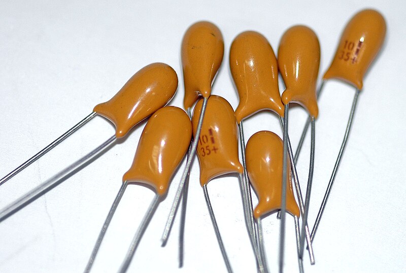 File:Tantalum capacitors.jpg