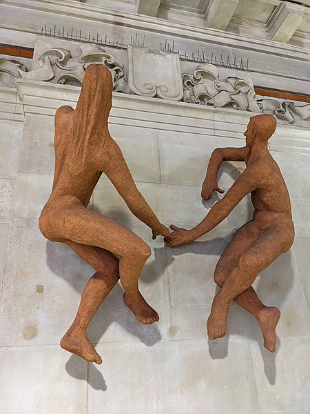 File:The Sunbathers, London Waterloo station - 2023-01-21.jpg