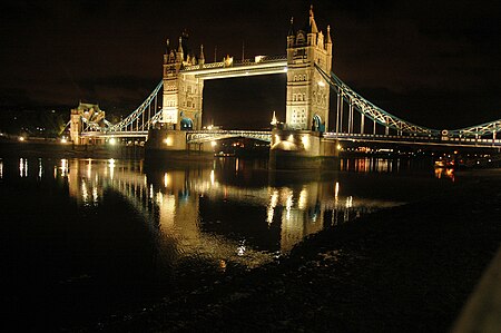 Tập tin:The Tower Bridge, London in the night 1.jpg