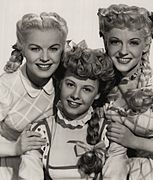 De izq. a der. : June Haver, Vera-Ellen y Vivian Blaine en Three Little Girls in Blue (1946)