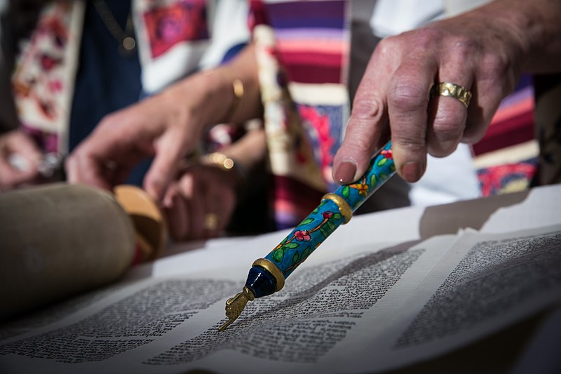 File:Torah reading by women.jpg