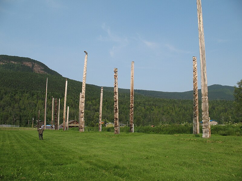 File:Totem poles in Kispiox.JPG