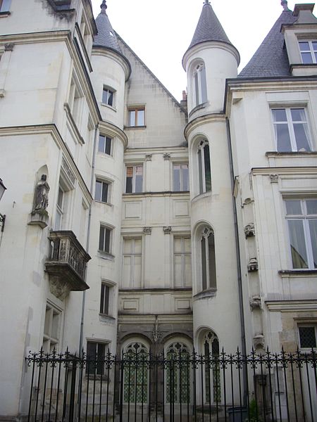 File:Tours - 33 rue Bretonneau.jpg