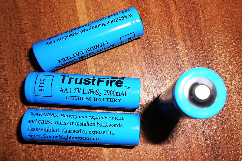 File:TrustFire Li-FeS2 batteries AA 1.5 V (f02).jpg