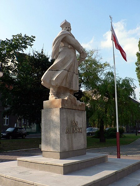 File:Trzemeszno, pomnik Kilinskiego.jpg