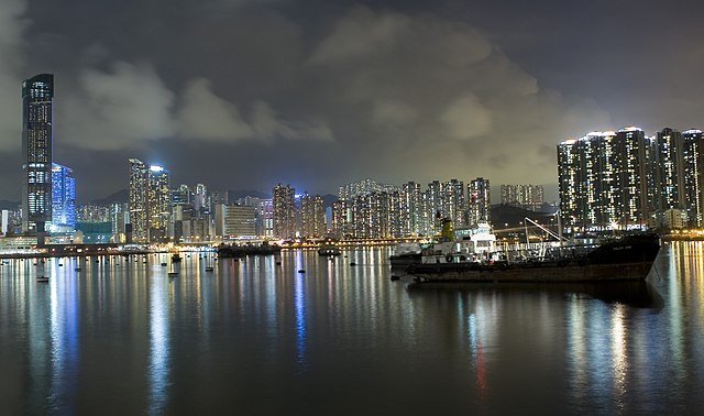 Night scene of Tsuen Wan taken near Belvedere Gardens Estate. To the left is Nina Tower