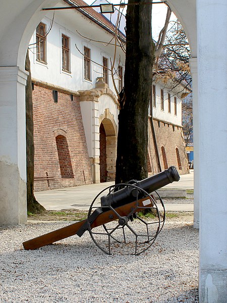 File:Tunul de la Bastionul Theresia Timisoara 1.jpg