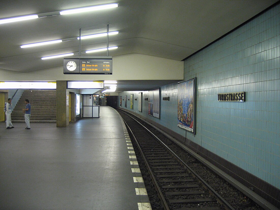 Turmstraße (metrostation)