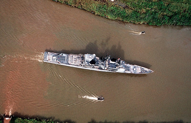 File:USS Chancellorsville (CG-62) in the Panama Canal's Galliard Cut.jpg