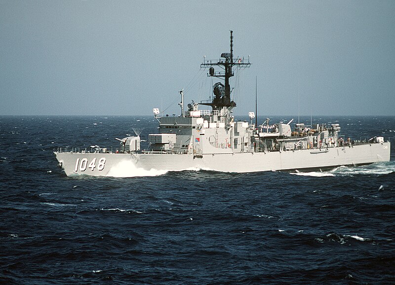 File:USS Sample (FF-1048) underway at sea on 1 July 1986 (6421927).jpg