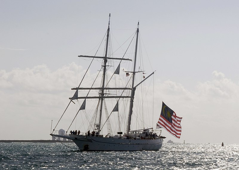 File:US Navy 080111-N-0995C-010 Royal Malaysian Navy ship KLD Tunas Samudera pulls into Naval Station Pearl Harbor for a port visit.jpg