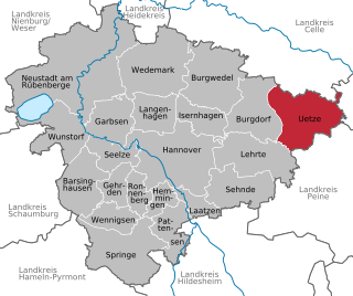 <span class="mw-page-title-main">Uetze</span> Municipality in Lower Saxony, Germany