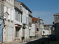 Une rue de la ville basse de Tonnay-Charente.