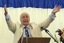 Old Monmothian Victor Spinetti at the school's Speech Day, 2009 Victor Spinetti, Old Monmothian.jpg