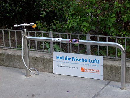 Bicycle stand pump at Siebensternplatz