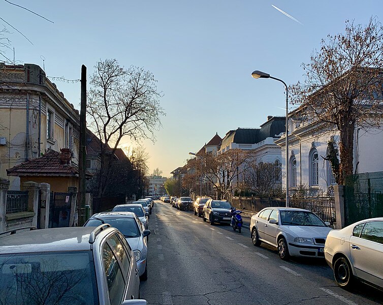 File:View of Strada Dumbrava Roșie, Bucharest (01).jpg