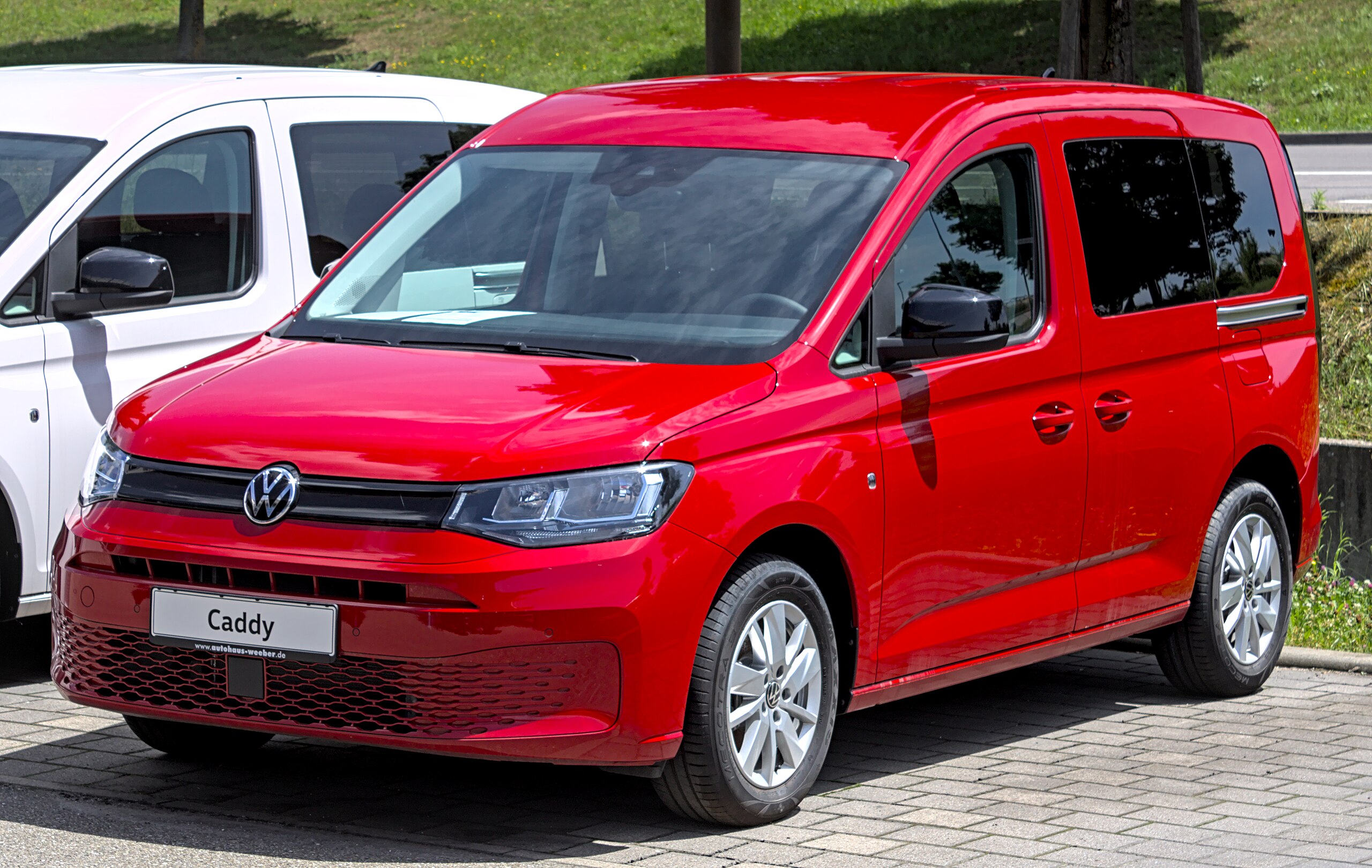 File:VW Caddy 2.0 TDI BlueMotion Technology Highline (2K, 2. Facelift) –  Frontansicht, 21. April 2017, Düsseldorf.jpg - Wikimedia Commons