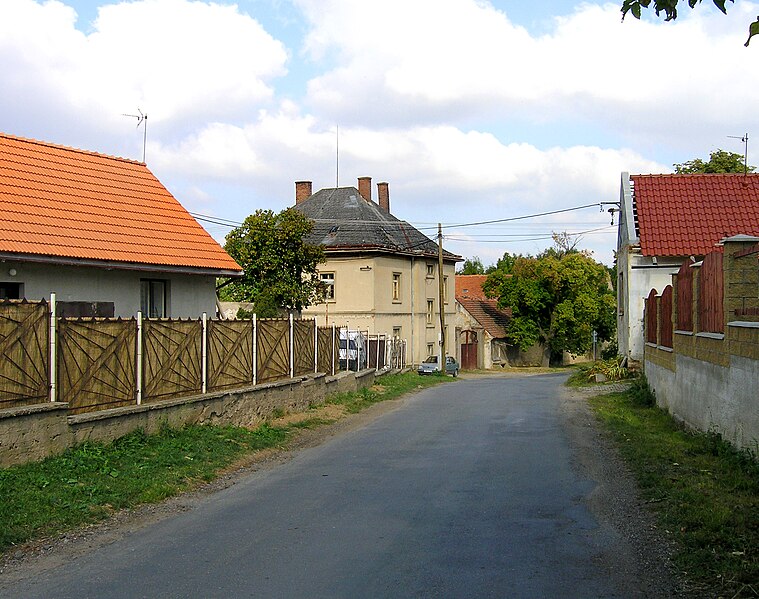 File:Vrátkov, south 2.jpg