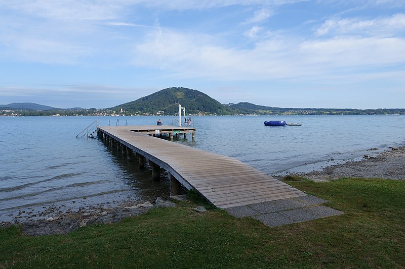 File:Weyregg am Attersee Öffentlicher Badeplatz 20220816d.jpg