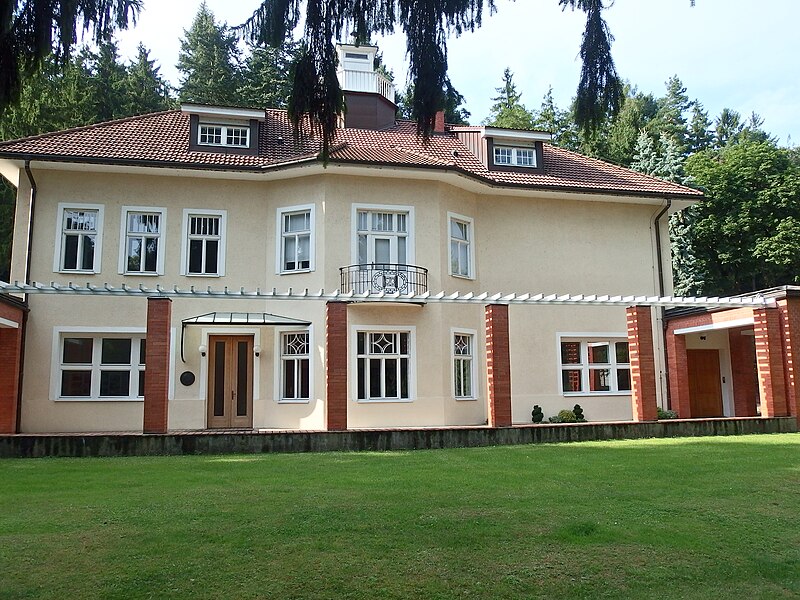 File:Zlín, vila Tomáše Bati (3).JPG