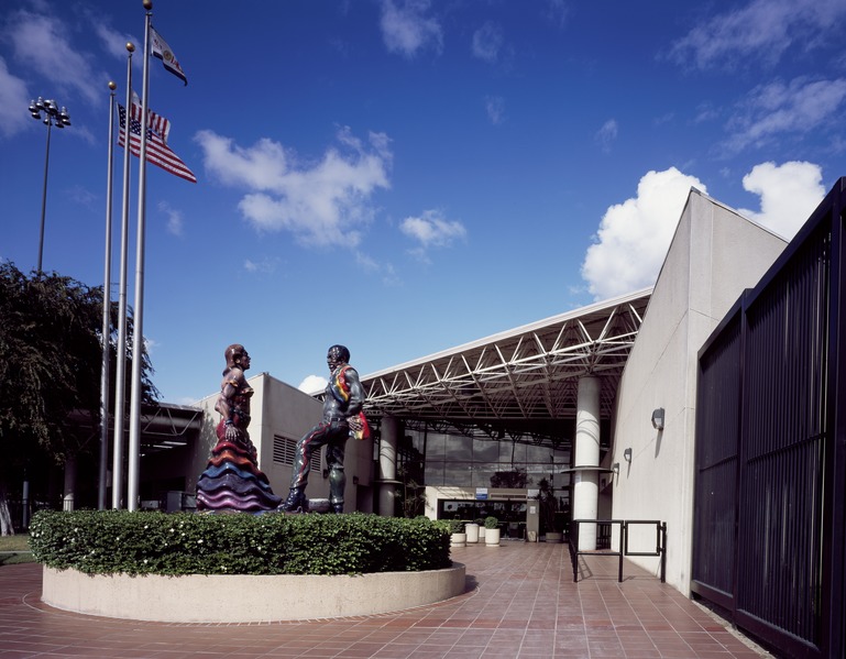 File:"Fiesta-Jarabe" sculpture at the Otay Mesa Border Station southwest of San Diego, California LCCN2011636538.tif