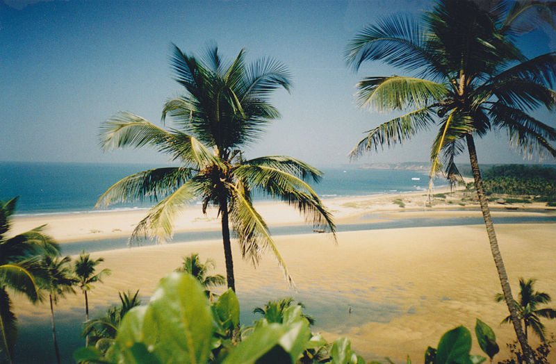 800px %281%29 Querim beach Goa India 2013