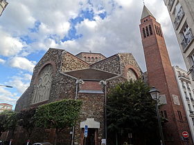Saint-Louis-kerk, gezien vanaf de rue Fays