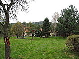 Čeština: Zahrada v Číhání. Okres Karlovy Vary, Česká republika.