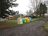 Čeština: Kontajnery v Šemnicích. Okres Karlovy Vary, Česká republika.