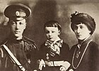 Лев Гумилёв в детстве с родителями: Николаем Гумилёвым и Анной Ахматовой