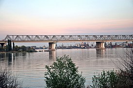 Западный (Гниловской) комбинированный мост через реку Дон в городе Ростове-на-Дону.jpg