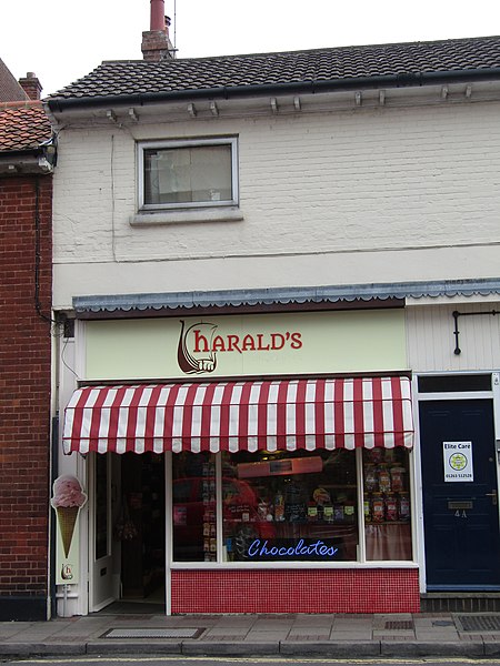 File:-2019-07-20 Harald’s chocolates and confectionery, Garden Street Cromer.JPG