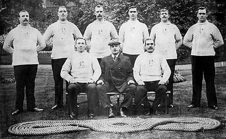 File:1908 British tug of war team.jpg