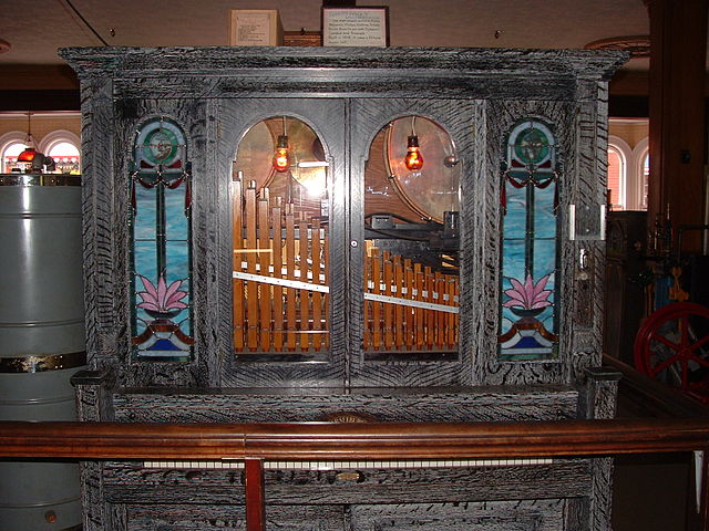 1918 Seeburg Orchestrion, "Style G" used a 10-song music roll and played multiple wind, string, and percussion instruments.