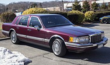 1990 Lincoln Town Car base, front right.jpg