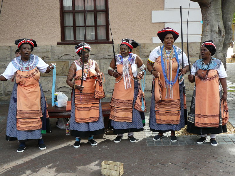 File:2008-02-09 Xhosa women.jpg