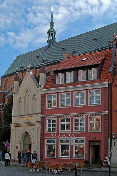 File:2008 Stralsund - Alter Markt (6) (14656884908).jpg