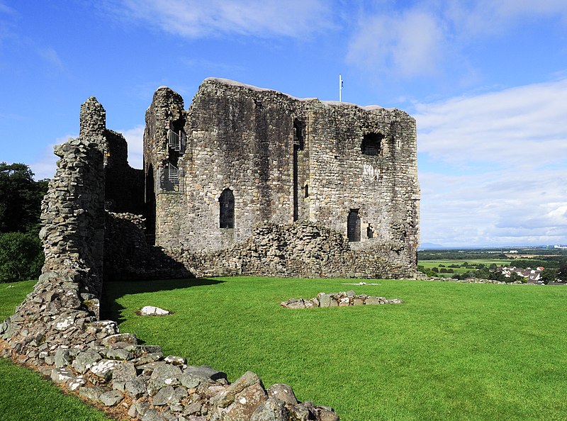 File:2017-08-15 Dundonald Castle.jpg