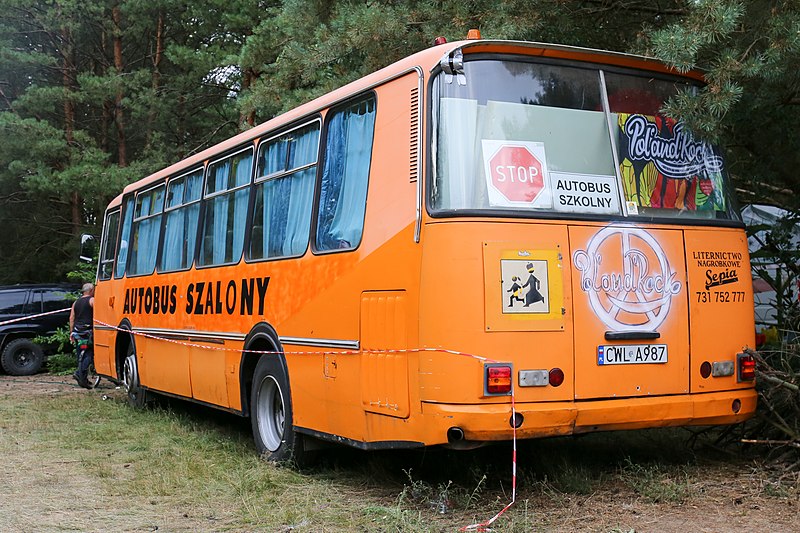 File:2019 - Pol’and’Rock (023) Autobus Szalony.jpg