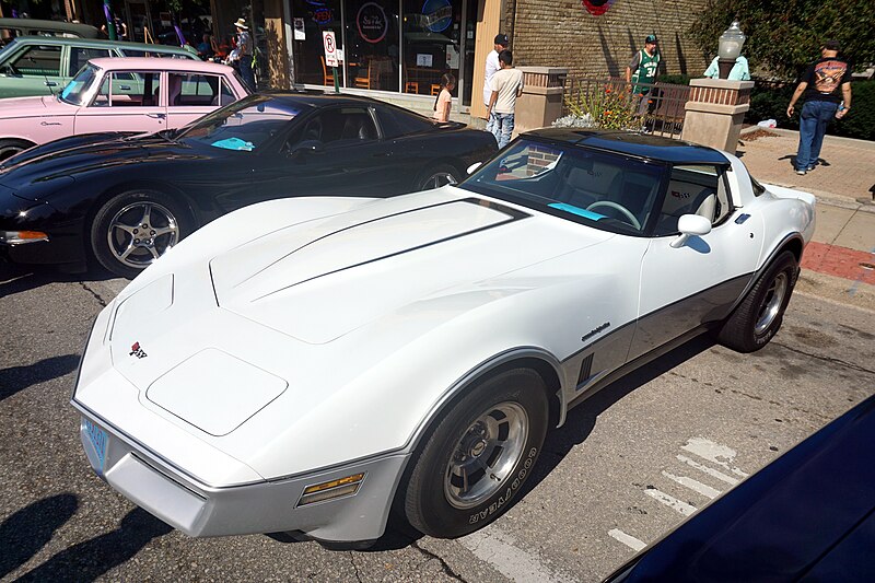 File:2023 Downtown West Allis Classic Car Show 08 (1982 Chevrolet Corvette).jpg