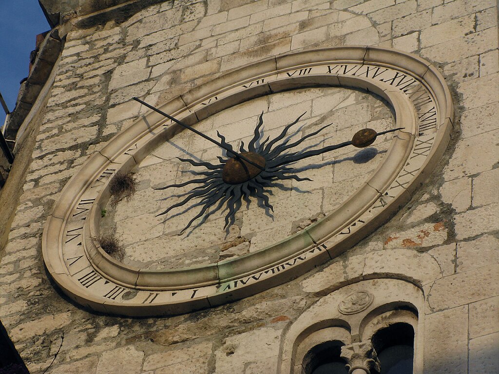 1024px-24-hour_clock_on_Pjaca_square,_Split,_Croatia.jpg