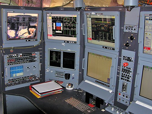 Simulació d'un panell de proves de vol a la Fira Aeronàutica de Farnborough el 2006