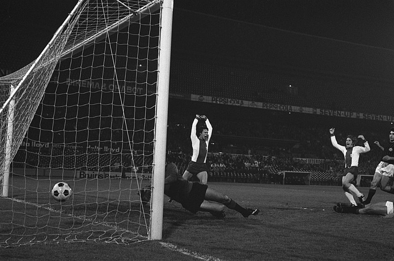 File:AC Milan tegen FC Magdeburg 0-2, finale Europacup II eerste doelpunt Magdeburg e, Bestanddeelnr 927-1799.jpg