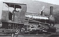H 1/2 der Arth-Rigi-Bahn mit einem Triebzahnrad und liegendem Kessel, geliefert von der Internationalen Gesellschaft für Bergbahnen (1875)