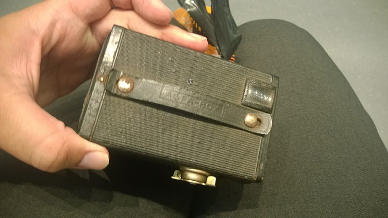 File:Agfa-box Duitse camera uit de interbellum 03.jpg