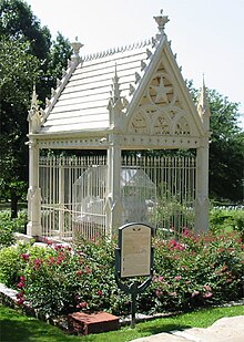 Johnston's tomb, with Ney's statue and iron enclosure in the Texas State Cemetery Albert Sidney Johnston Tomb.jpg