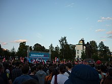 Large crowd hears Navalny speak in Yekaterinburg on September 16 Alexey Navalny and people of Yekaterinburg (37689066725).jpg