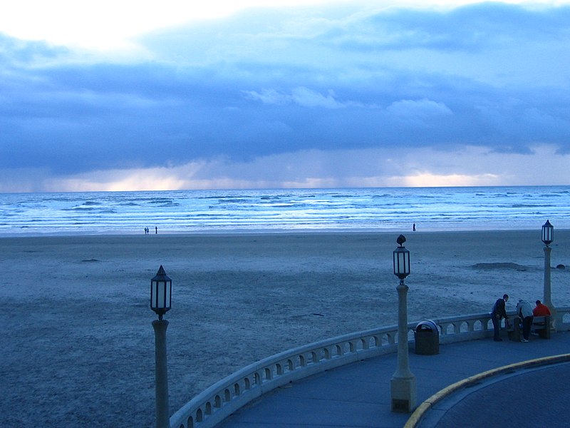 File:April 17 2005 Seaside Oregon United States.JPG