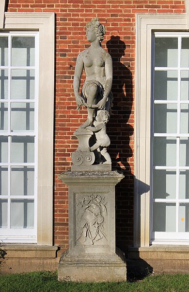 File:Artemis or Venus, Trent Park House, Enfield.jpg