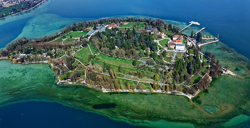 File:Aus dem Zeppelin fotografiert, Insel Mainau, Bodensee. 10.jpg